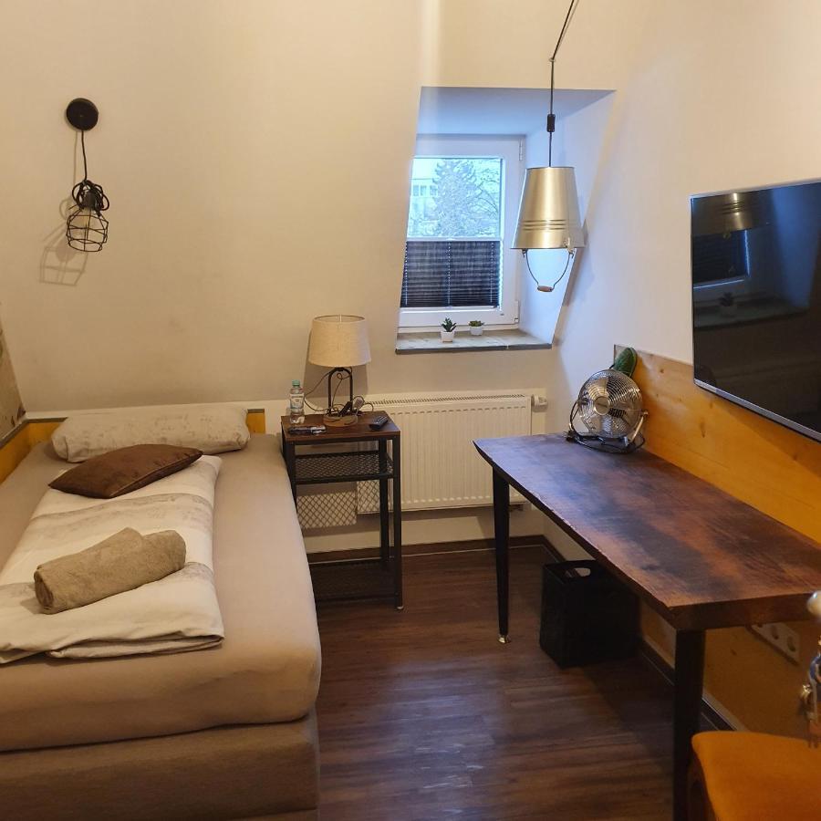 Victory Guesthouse - Handwerker Pension Білефельд Екстер'єр фото