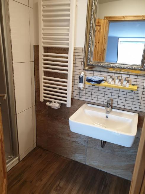 Victory Guesthouse - Handwerker Pension Білефельд Екстер'єр фото