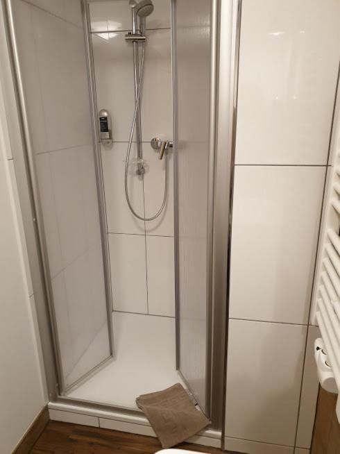 Victory Guesthouse - Handwerker Pension Білефельд Екстер'єр фото