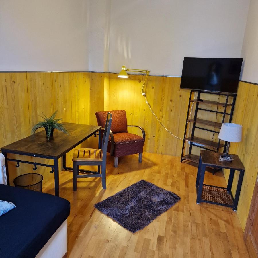 Victory Guesthouse - Handwerker Pension Білефельд Екстер'єр фото